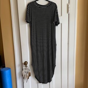 Marlee Los Angeles | Black and White Striped Midi Dress size M